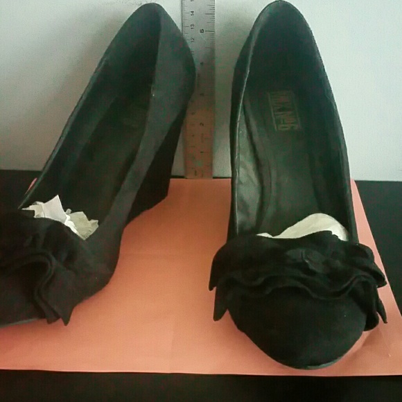 Shoes - Picture 5 of 7